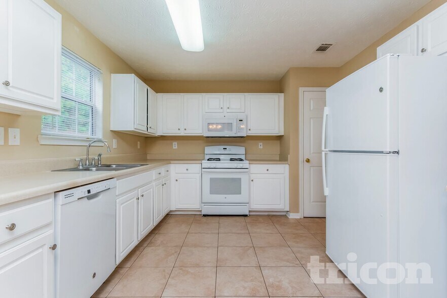 Building Photo - 2957 Jenkins Dr