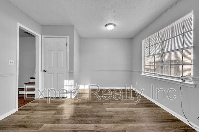 Building Photo - 624 Cresap Cir NE