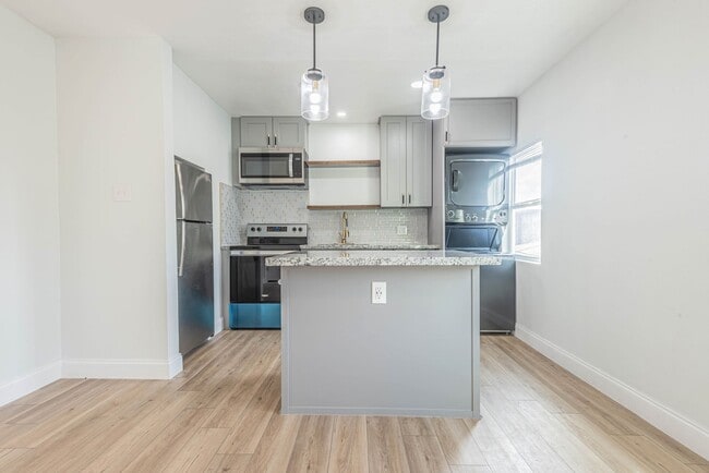 Building Photo - 2303 Rosewood St