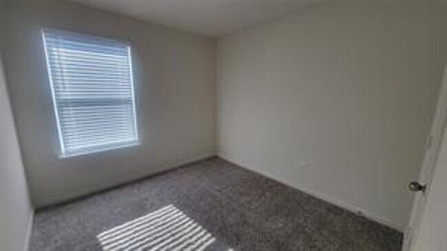 Building Photo - Stunning and Spacious 3-bed, 2.5-bath new ...