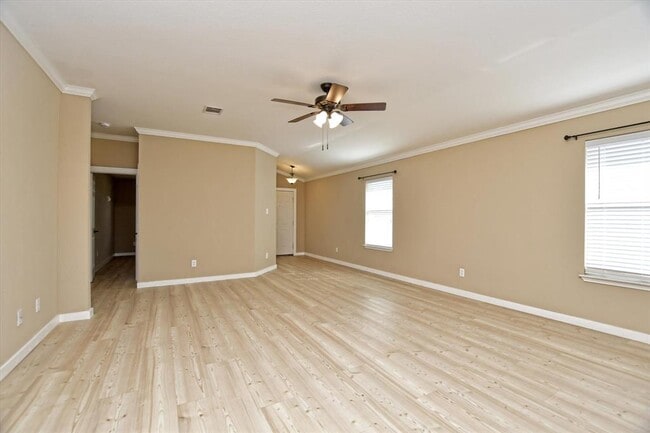 Building Photo - 537 MacKenzie Way