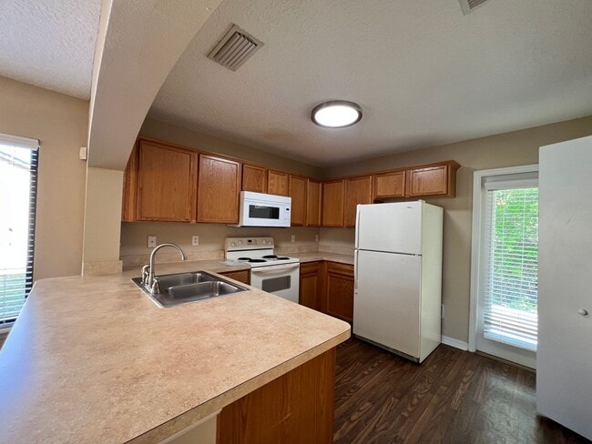 Building Photo - **COMING SOON** - 3/2 Townhome in Riversid...