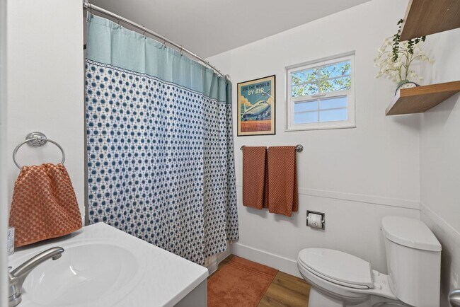 Building Photo - Welcome to Reno Nevada’s Biggest Little BnB !!