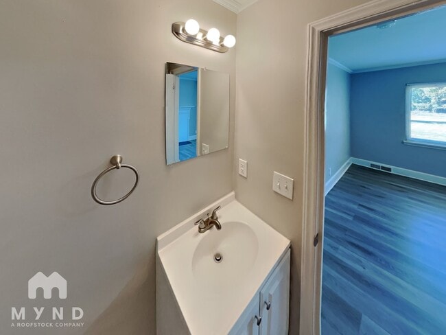 Building Photo - 4922 Statesville Rd