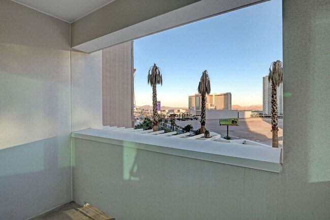 Building Photo - Sky 607-Stunning 2Bd/2Ba Residence