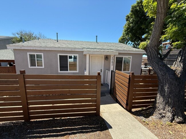 Primary Photo - 2062 Drescher St