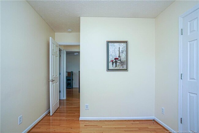 Building Photo - 184 E 12 Oaks Rd