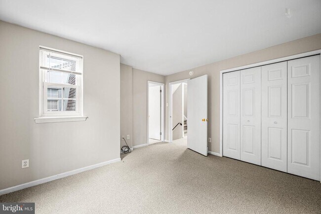 Building Photo - 15 Llanfair Rd