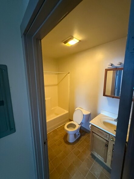 Building Photo - 279 N Main St