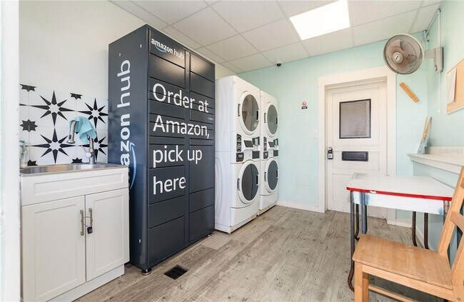 Building Photo - 1401 E Alfred St