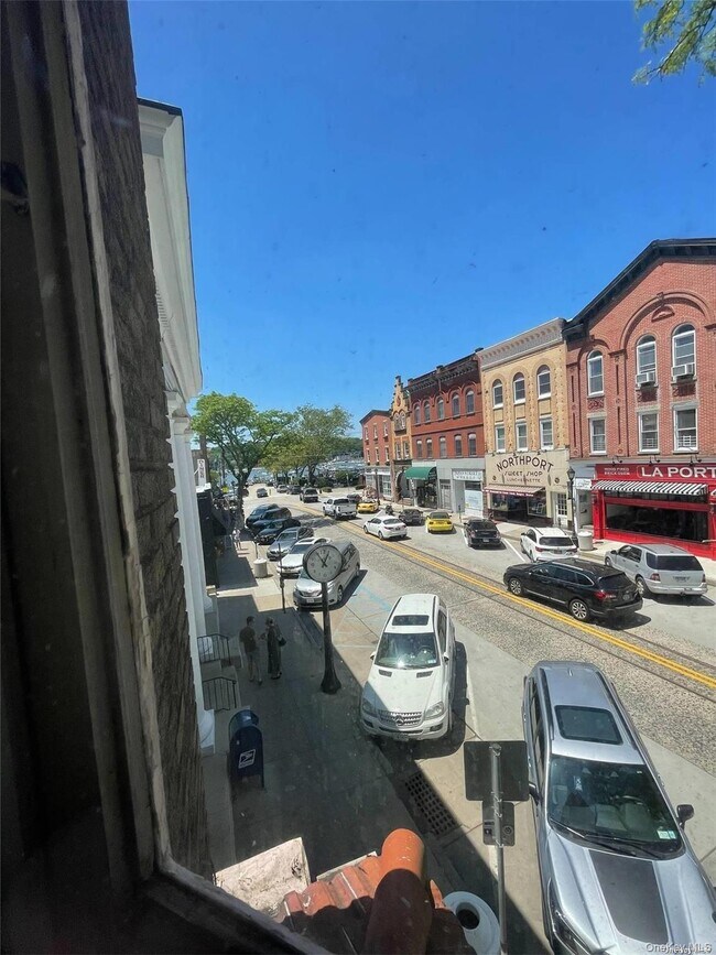 Building Photo - 68 Main St
