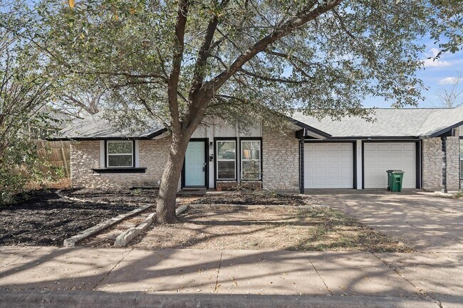 Building Photo - 3201 Mossrock Dr