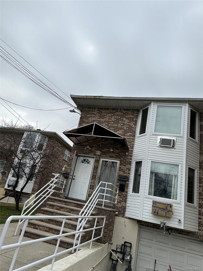 Building Photo - 83-14 Homelawn St