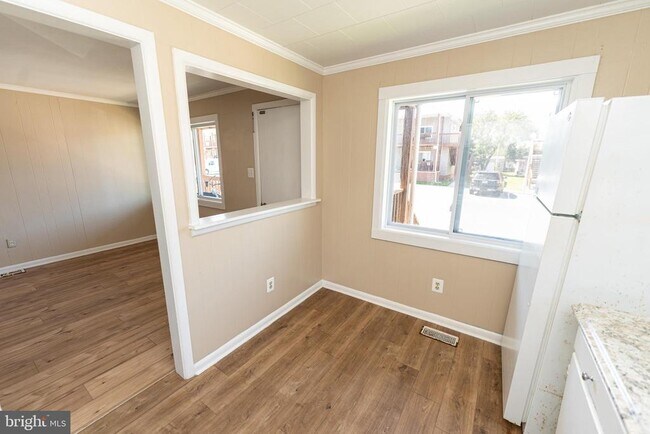 Building Photo - 516 Bay St