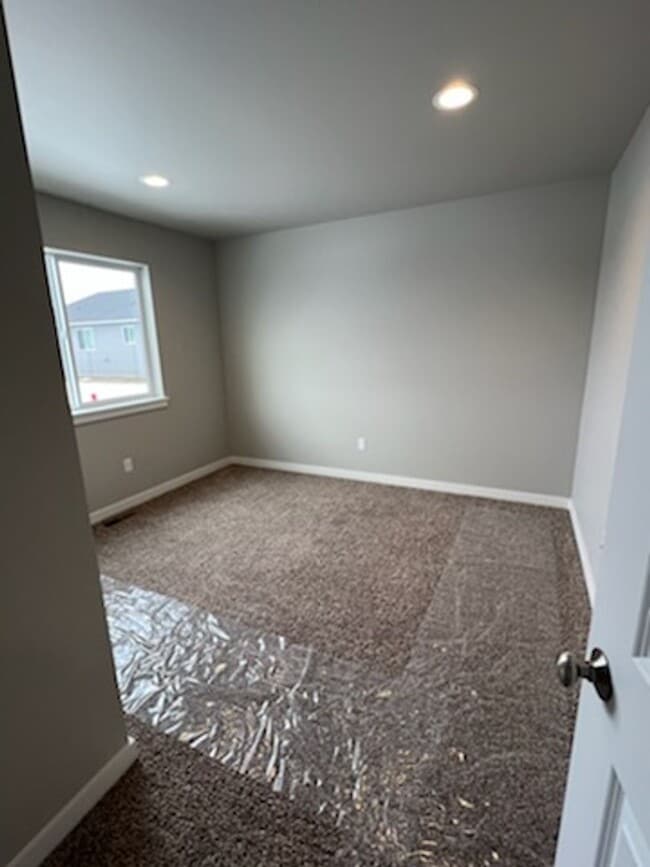 Building Photo - Luxury 3 bedroom, 2 bath home with double garage!