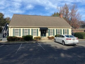 Building Photo - 3069 Colonial Way
