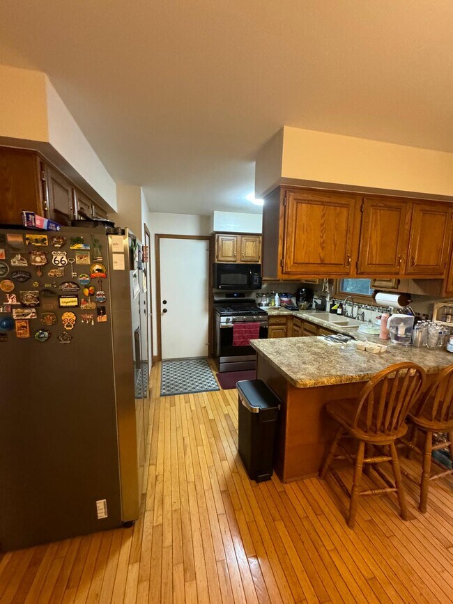 Building Photo - 8976 Lyniss Dr