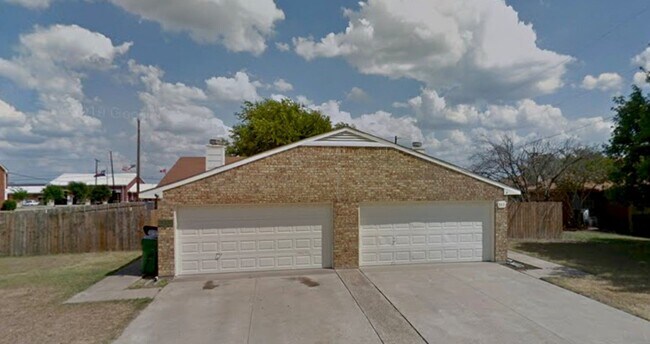 Primary Photo - 543-545 Canary Lane