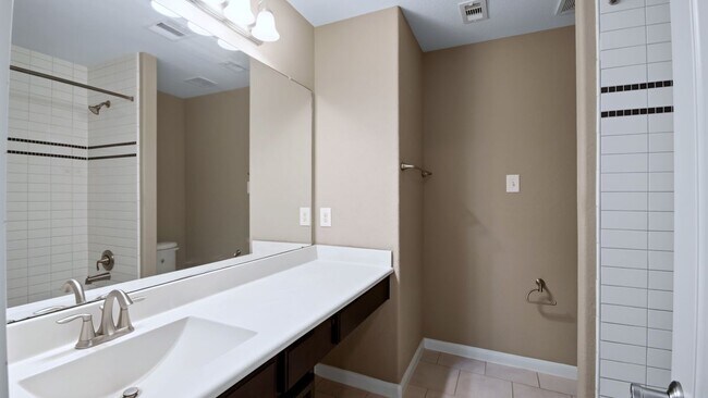 Building Photo - 8403 Columbia Forest Dr
