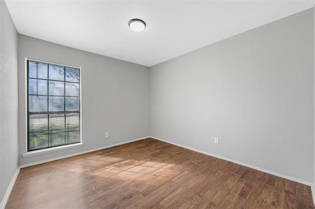 Building Photo - 539 English Oak St