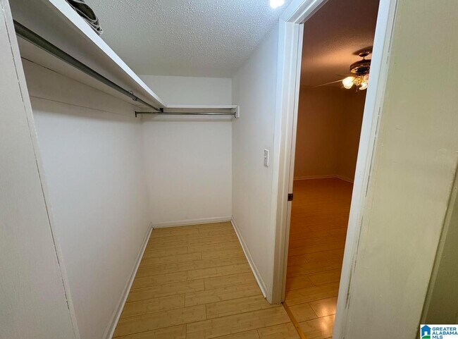 Building Photo - 3101 Lorna Rd