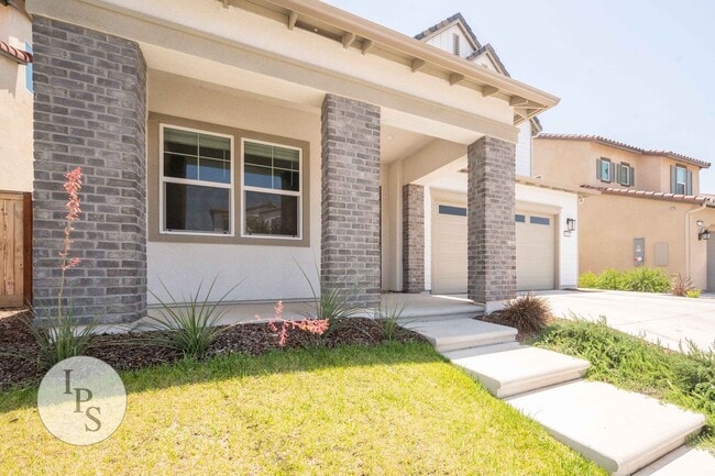 Building Photo - Madera Tesoro Viejo - Beautiful Hillside Village 2-Story Home, 4BR/3BA, SOLAR, Community Pool + L...