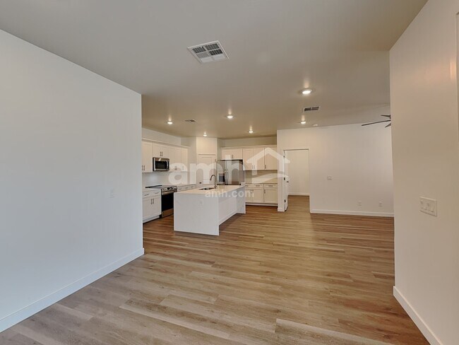 Building Photo - 20177 W Thomas Rd