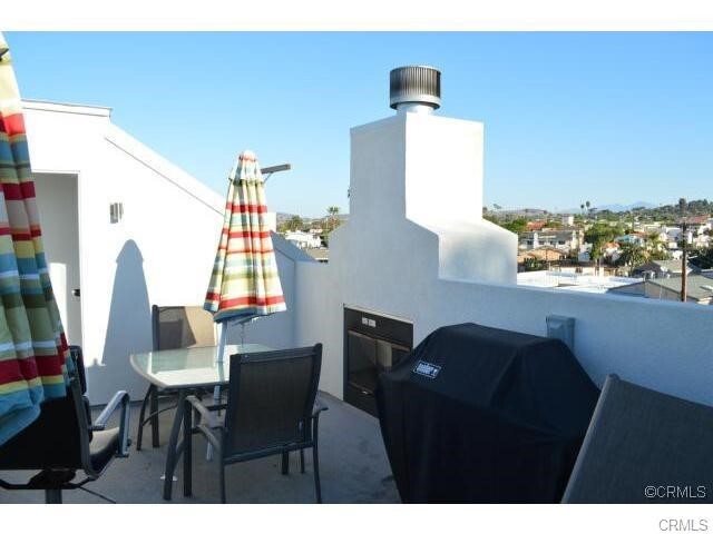 Building Photo - 408 Avenida Santa Barbara