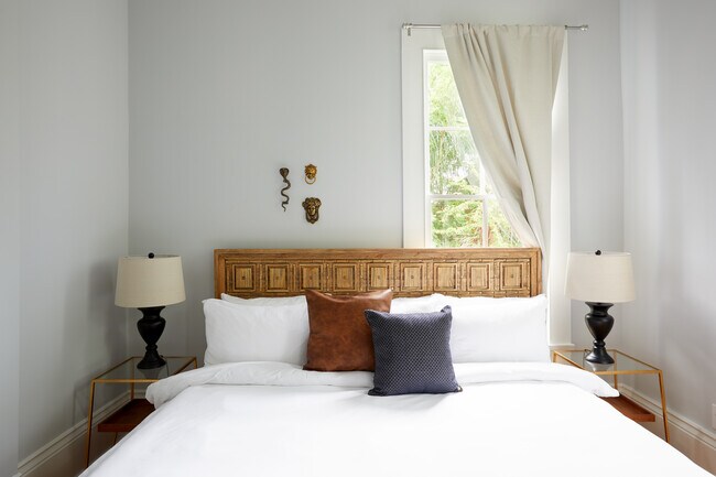 Building Photo - 4856 Magazine St