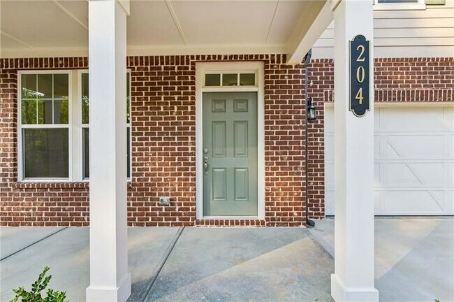 Building Photo - 204 Silverleaf Trl