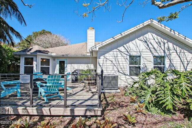 Building Photo - 3433 Heron Dr N