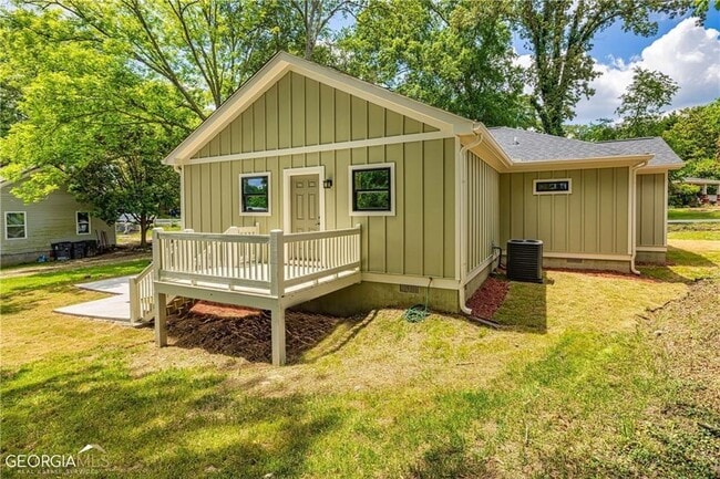 Building Photo - 106 Maple St