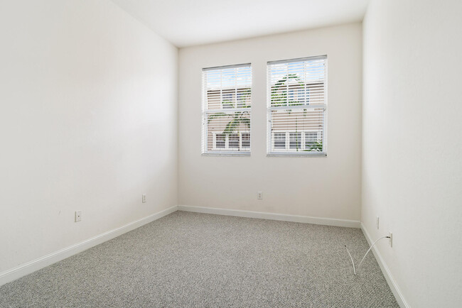 Building Photo - 939 Millbrae Ct