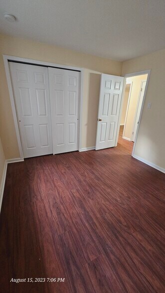 Building Photo - 451 Redbud Ct