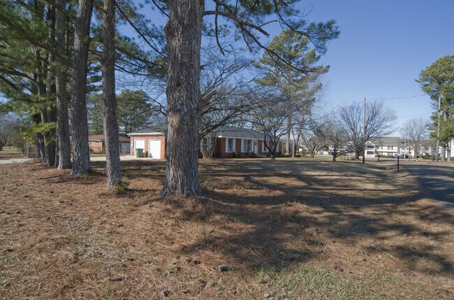 Building Photo - Beautiful Three Bedroom Home! AVAILABLE 8/...