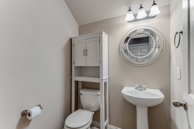 Building Photo - Spacious 3-Bedroom Townhouse with 2.5 Baths in North Fort Worth