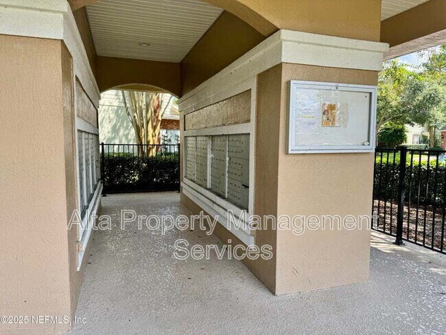 Building Photo - 6881 Woody Vine Dr