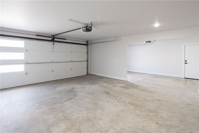 Building Photo - 701 Bronco St