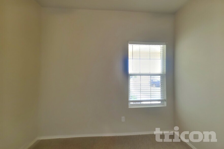 Building Photo - 5205 Saddle Clb Dr