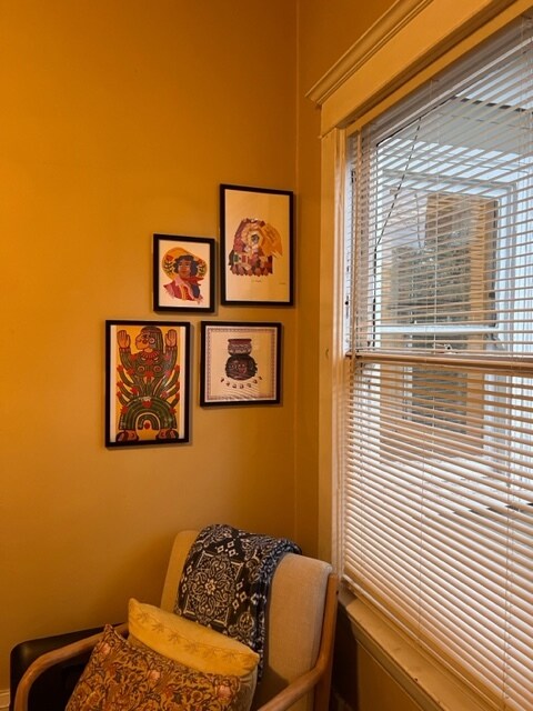 Studio corner - 2718 Dana St
