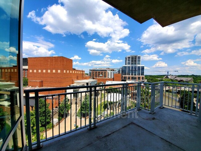 Building Photo - 220 Riverplace