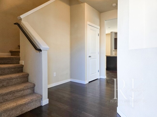 Building Photo - Effortless Elegance in Caldart Heights, Po...