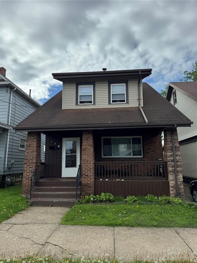 Building Photo - 3 bedroom 1 bath home