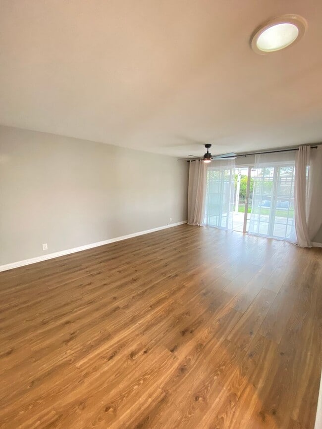 Building Photo - Updated 3 Bedroom Cypress House w/ 2 Car G...