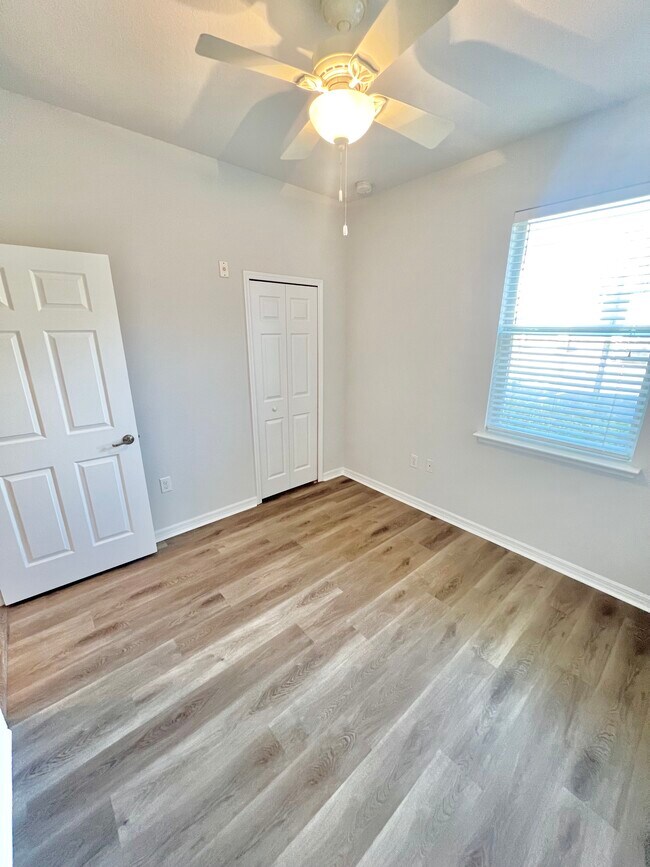 Bedroom 2 - 5427 Soapstone Pl