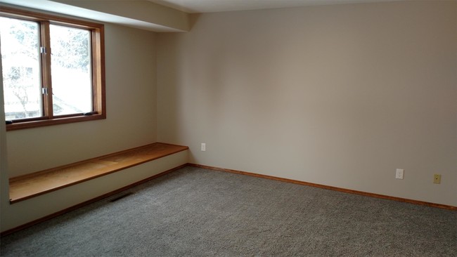 Building Photo - 1711 W Koch St