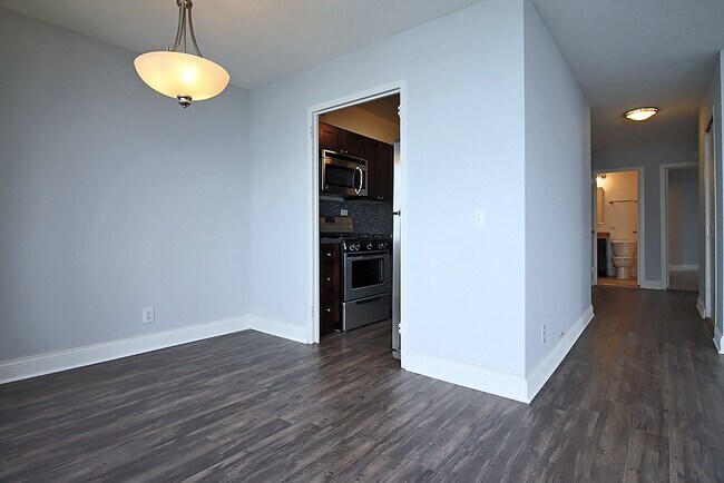 Building Photo - 47 E Schiller St