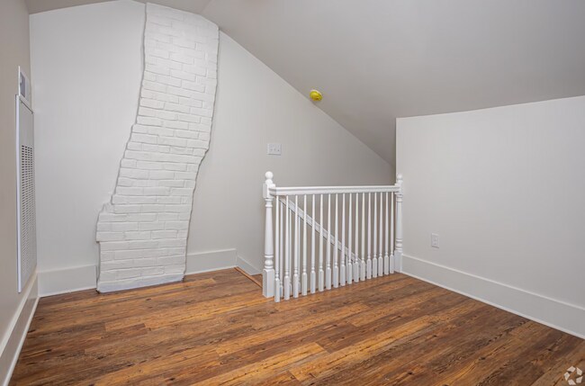 Building Photo - Uptown Renovated 1/1.5 apartment with Private Backyard