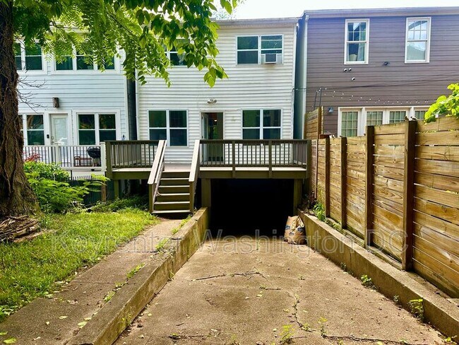 Building Photo - 3211 Adams Mill Rd NW