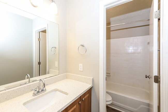Building Photo - 527 Brookfield Way